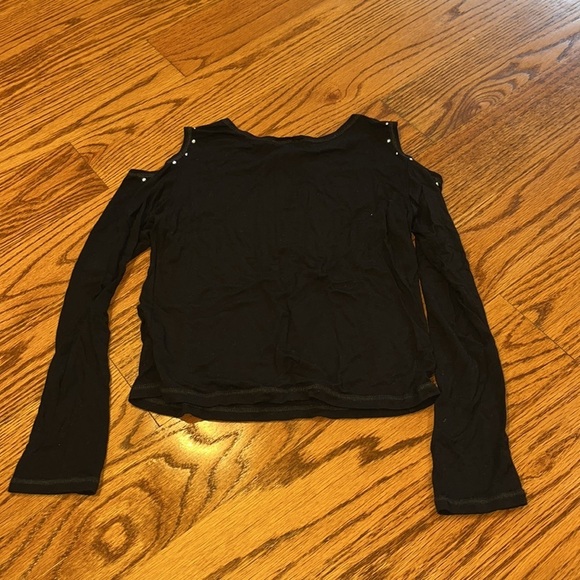 Random Hearts Girl’s Black Cold Shoulder Silver Stud Tee Size M - Picture 5 of 6